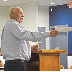 Jimmy Langley addresses the Grainger County Commission in Rutledge.